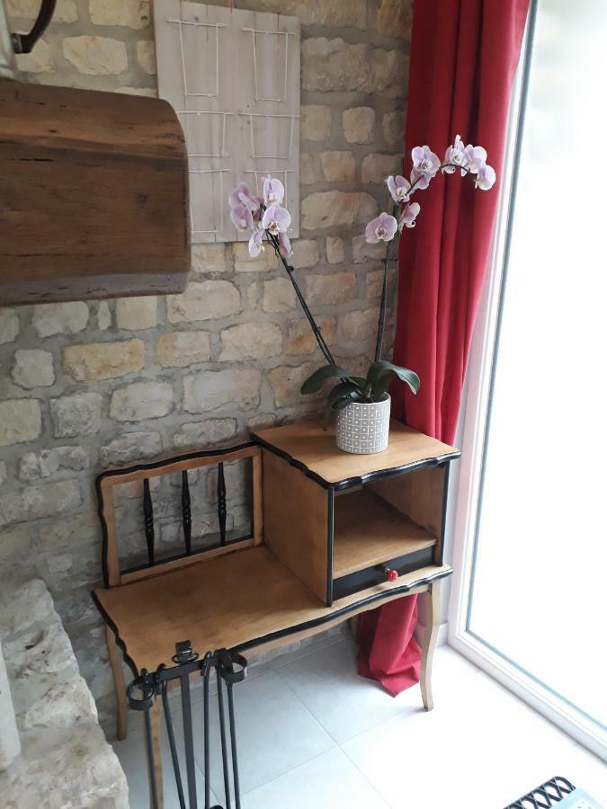 Gite " Le Vieux Noyer" Liesville-sur-Douve Exteriör bild