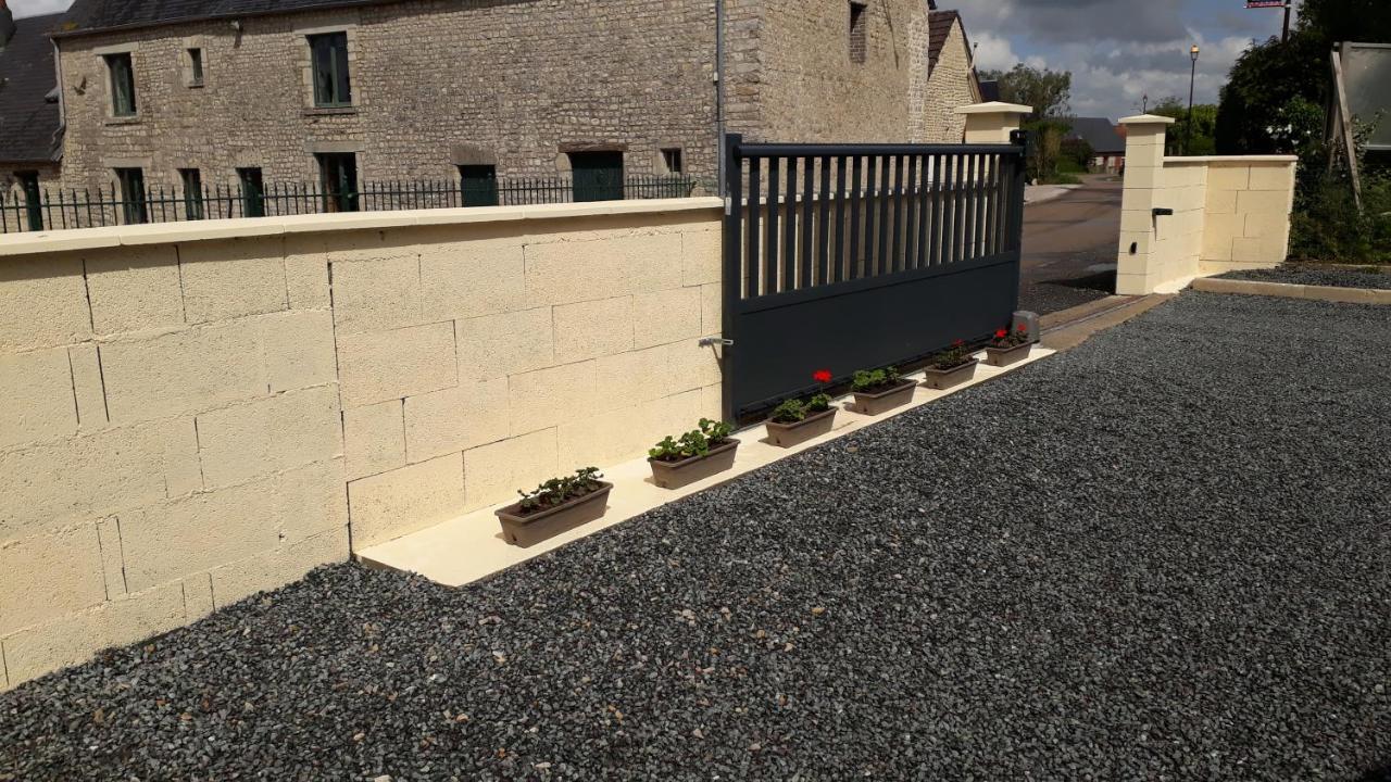 Gite " Le Vieux Noyer" Liesville-sur-Douve Exteriör bild